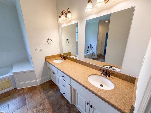 324 S Griffin Mill Court, Spartanburg, SC 29307