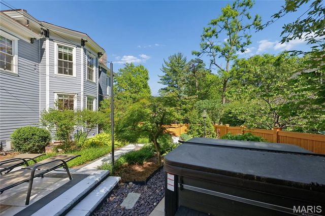 119 S Gore Avenue, St Louis, MO 63119