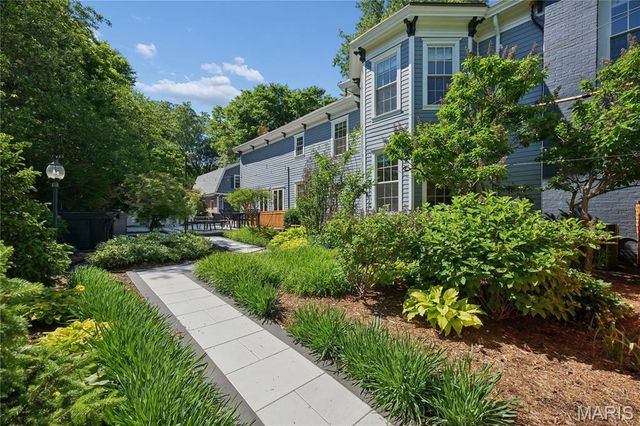 119 S Gore Avenue, St Louis, MO 63119