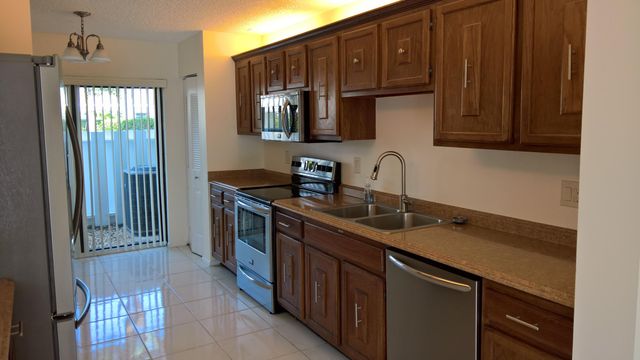 718 NE 12th Terrace 3, Boynton Beach, FL 33435