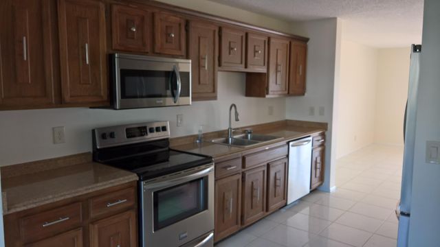 718 NE 12th Terrace 3, Boynton Beach, FL 33435