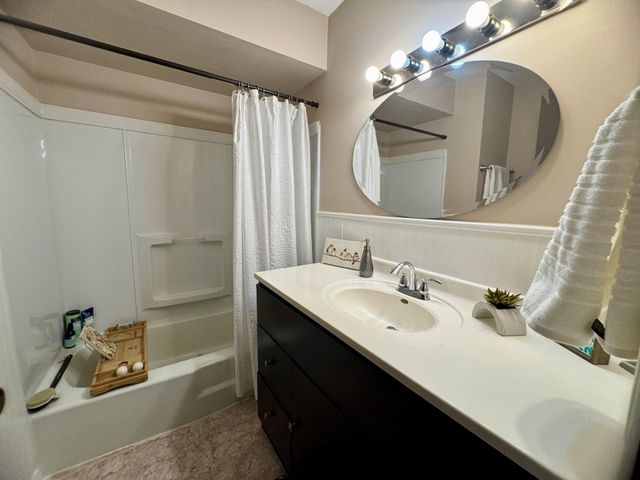 2002 Arkwright Street, Maplewood, MN 55117