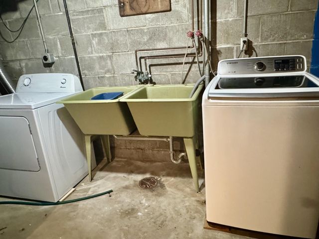 2002 Arkwright Street, Maplewood, MN 55117