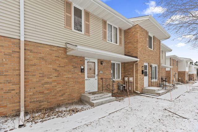 2002 Arkwright Street, Maplewood, MN 55117