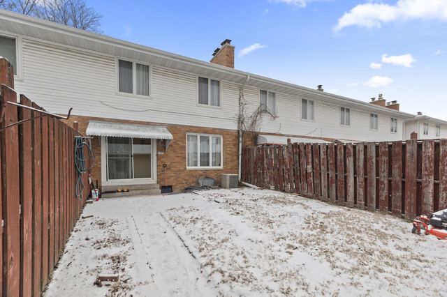 2002 Arkwright Street, Maplewood, MN 55117