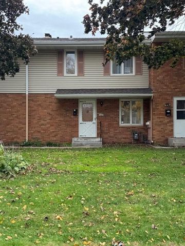 2002 Arkwright Street, Maplewood, MN 55117