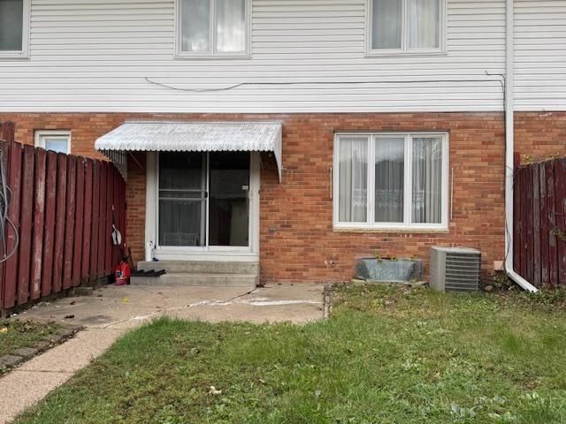 2002 Arkwright Street, Maplewood, MN 55117