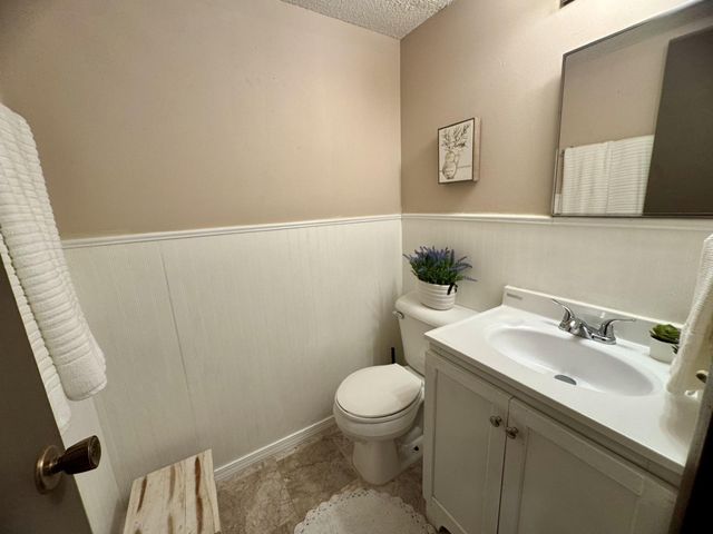 2002 Arkwright Street, Maplewood, MN 55117