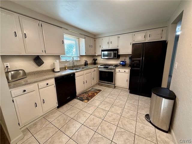 8135 Crimson Circle, Clay, NY 13041