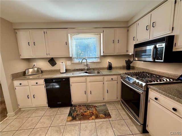 8135 Crimson Circle, Clay, NY 13041