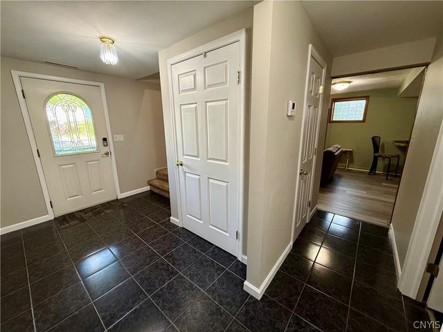 8135 Crimson Circle, Clay, NY 13041