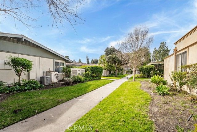 89 Calle Aragon B, Laguna Woods, CA 92637