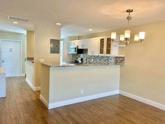 2811 SW 15th Street 202, Delray Beach, FL 33445