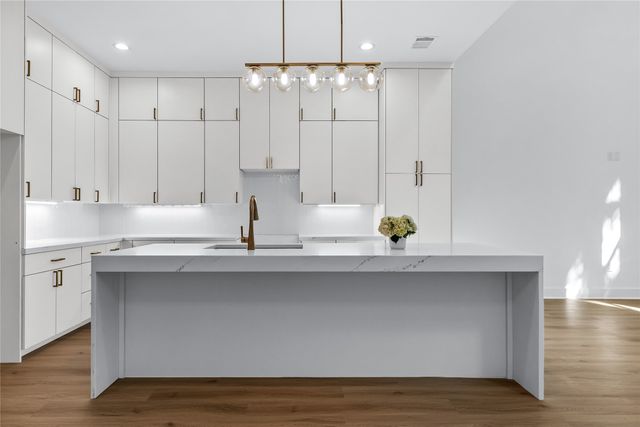 2320 Arroyo Avenue, Dallas, TX 75219