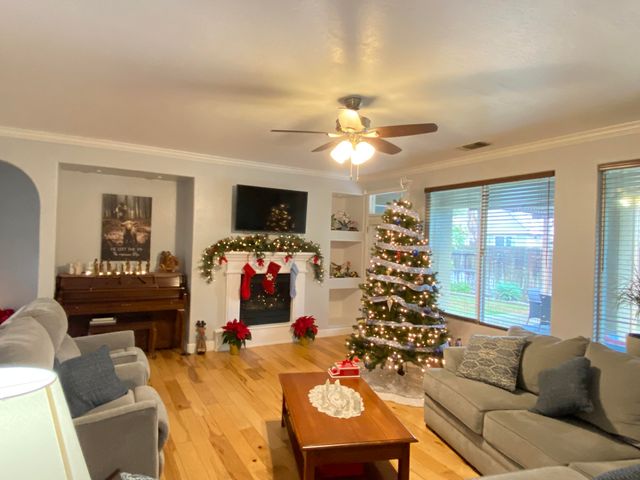 2943 W Harold Court, Visalia, CA 93291