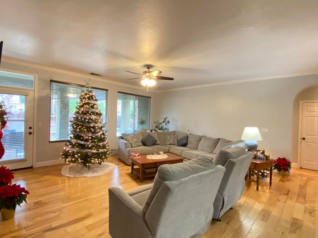 2943 W Harold Court, Visalia, CA 93291