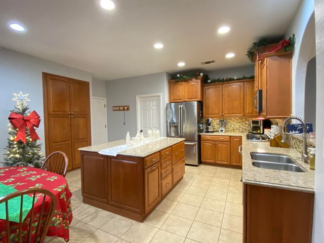 2943 W Harold Court, Visalia, CA 93291