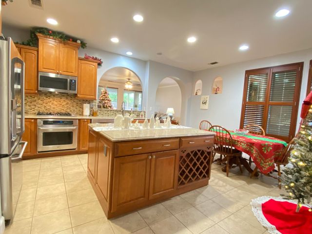 2943 W Harold Court, Visalia, CA 93291