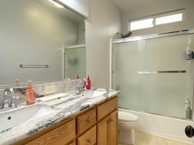 2943 W Harold Court, Visalia, CA 93291