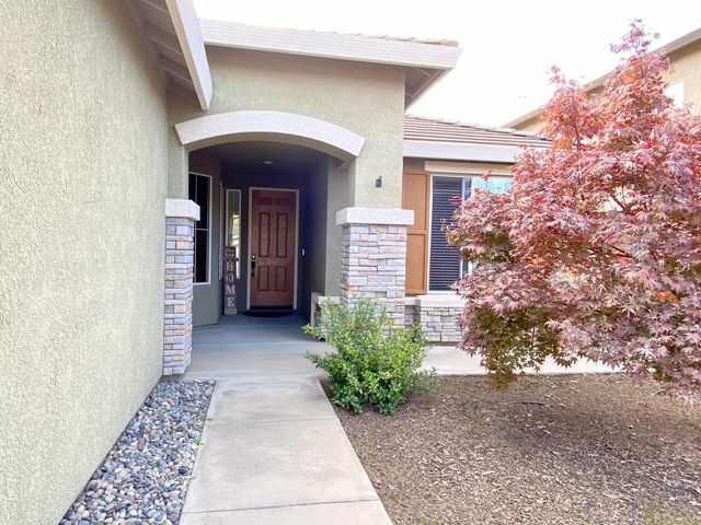 2943 W Harold Court, Visalia, CA 93291