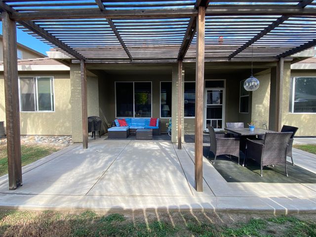 2943 W Harold Court, Visalia, CA 93291