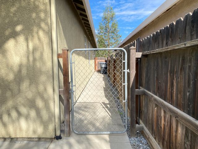 2943 W Harold Court, Visalia, CA 93291