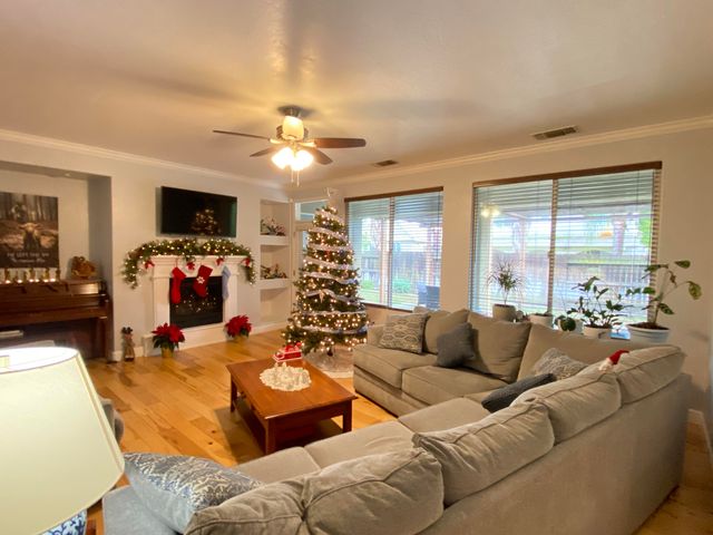 2943 W Harold Court, Visalia, CA 93291