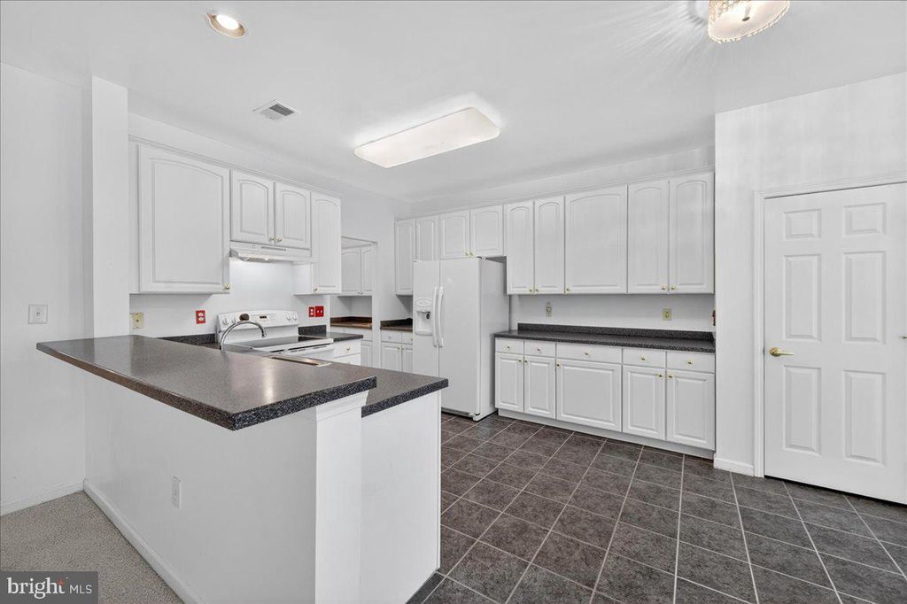 7 ALLISTER LN, COLUMBUS, NJ 08022 — photo 3
