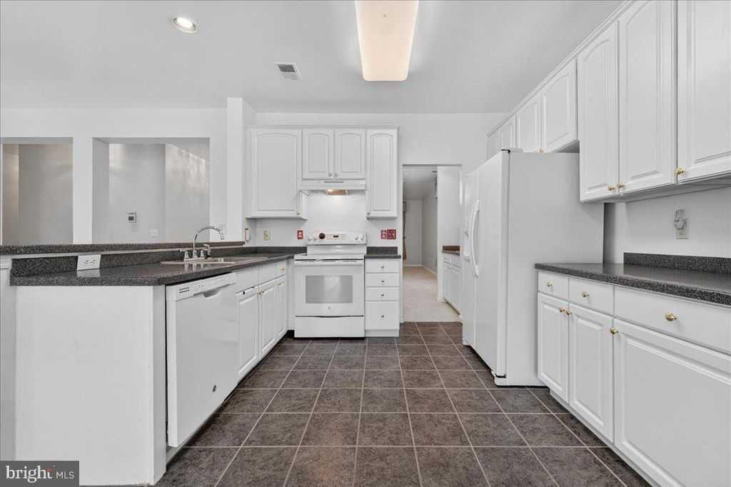 7 ALLISTER LN, COLUMBUS, NJ 08022 — photo 4