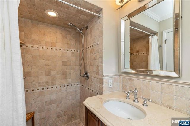 54 Spruce Run 54, Ramsey, NJ 07446