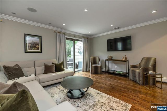 54 Spruce Run 54, Ramsey, NJ 07446