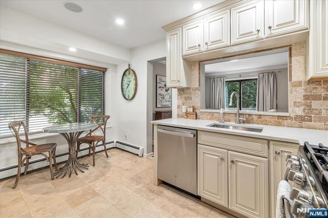 54 Spruce Run 54, Ramsey, NJ 07446