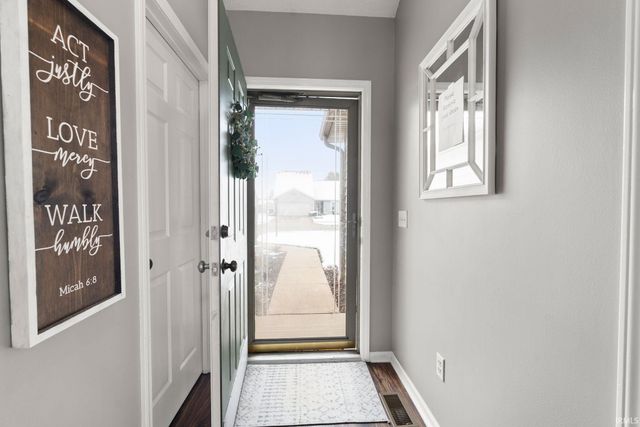 9609 Carine Cove, Fort Wayne, IN 46835