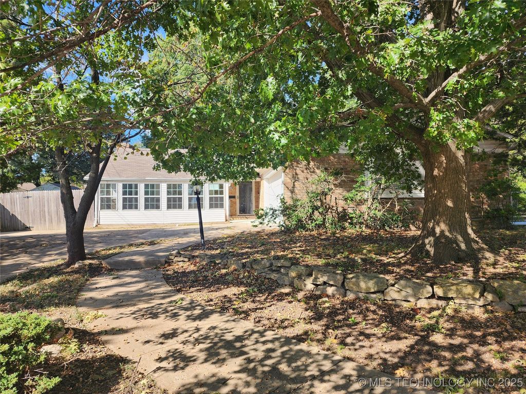 1308 N Hickory Avenue, Broken Arrow, OK 74012