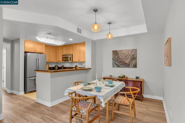 6078 Old Quarry Loop, Oakland, CA 94605