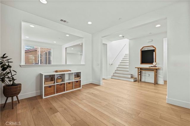 28384 Vista Del Rio, Valencia, CA 91354