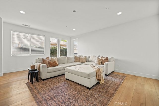 28384 Vista Del Rio, Valencia, CA 91354