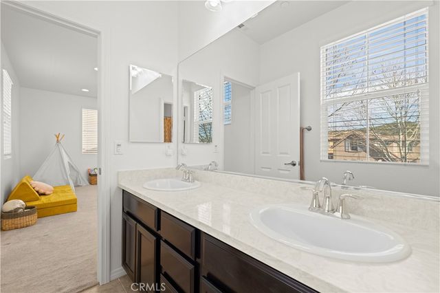 28384 Vista Del Rio, Valencia, CA 91354