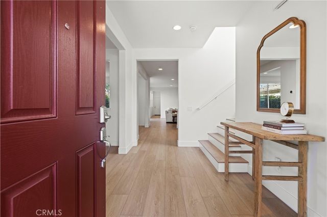 28384 Vista Del Rio, Valencia, CA 91354