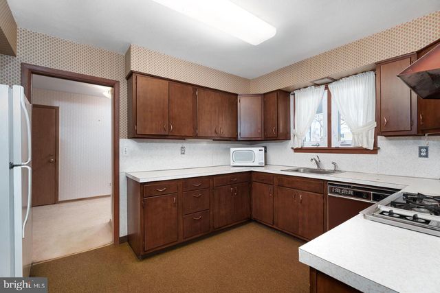 70 BRAEBURN DR, Princeton, NJ 08540