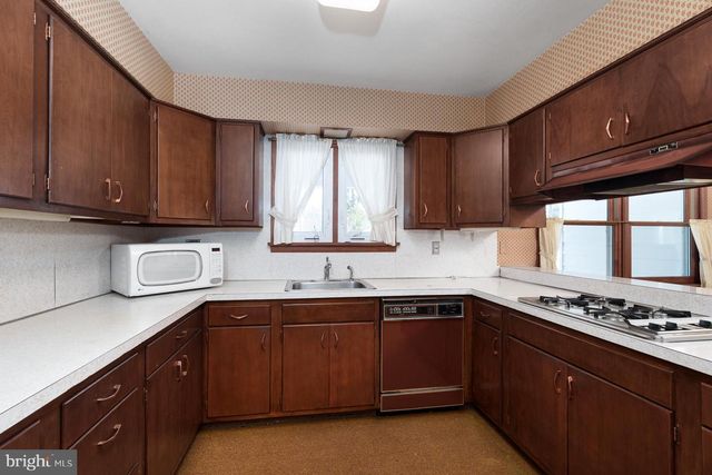 70 BRAEBURN DR, Princeton, NJ 08540