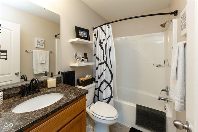 6524 Emerald Crossing Way, Indianapolis, IN 46221