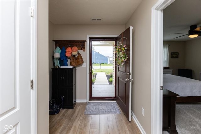 6524 Emerald Crossing Way, Indianapolis, IN 46221