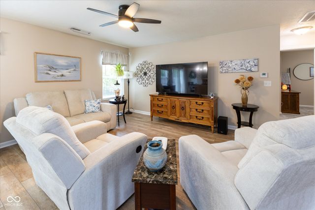 6524 Emerald Crossing Way, Indianapolis, IN 46221