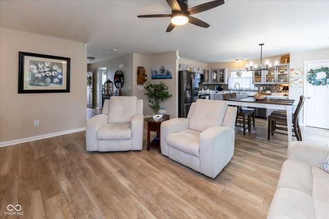 6524 Emerald Crossing Way, Indianapolis, IN 46221