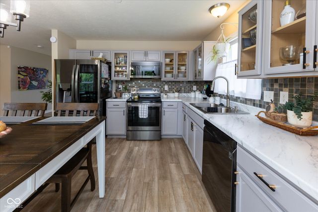 6524 Emerald Crossing Way, Indianapolis, IN 46221