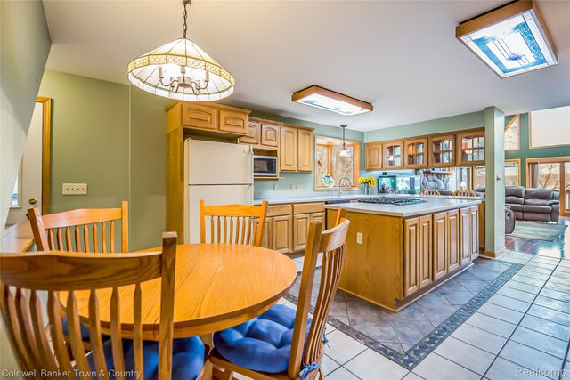 8160 Halfway Drive, Hamburg Township, MI 48116