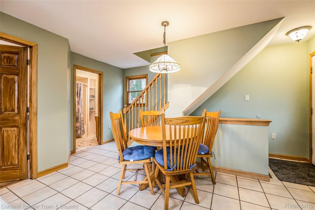 8160 Halfway Drive, Hamburg Township, MI 48116