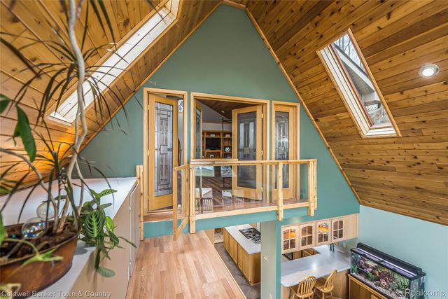 8160 Halfway Drive, Hamburg Township, MI 48116