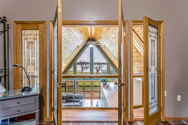 8160 Halfway Drive, Hamburg Township, MI 48116